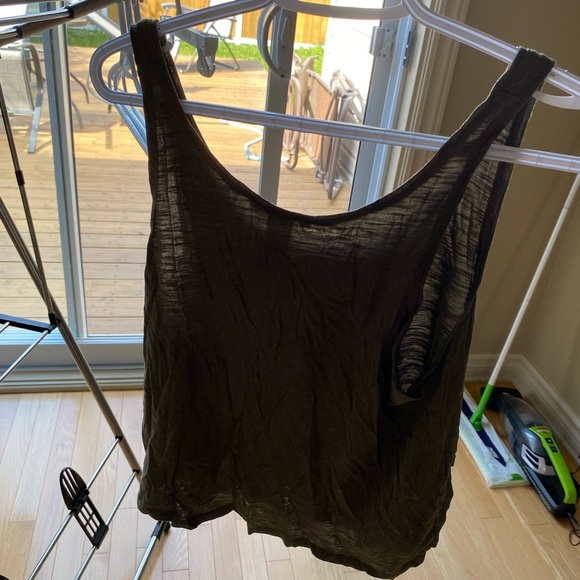 green tank top - Picture 2 of 3